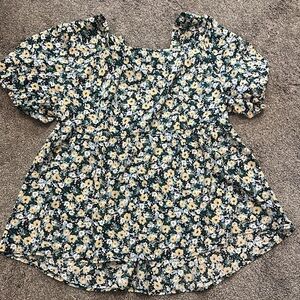 Moro Floral Print Women's Top - back has a part out and goes with a bow